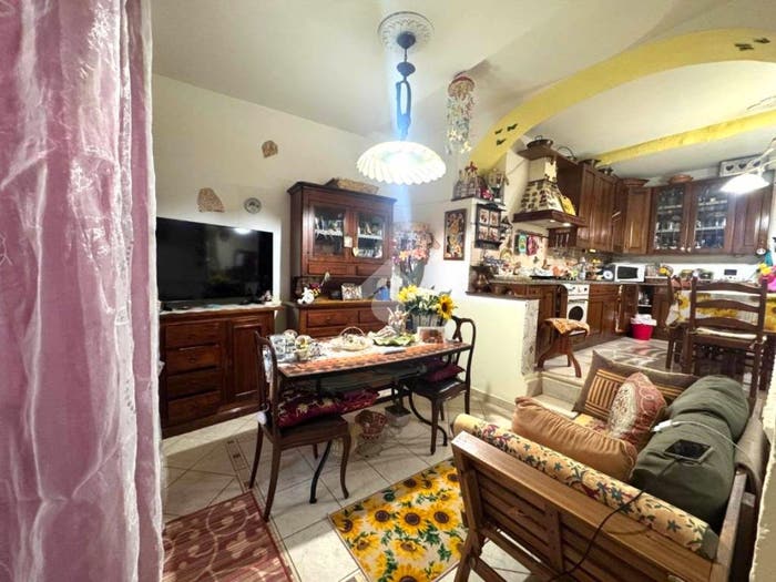 Appartamento quadrilocale in vendita in Via Fontana di Trasta, Bolzaneto, Genova