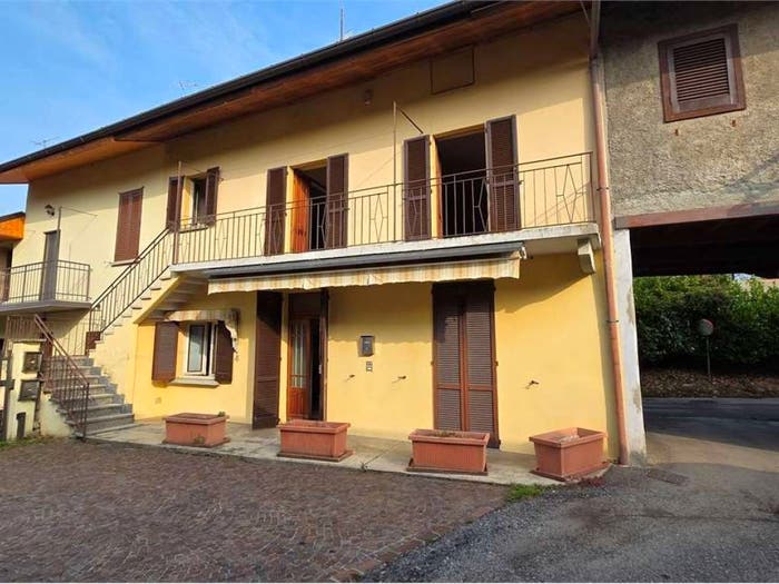 Casa con 6 locali in vendita in via Ferravilla, Inarzo