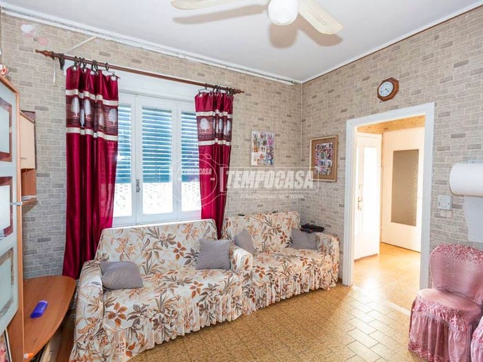 Casa con 5 locali in vendita in Via Giuseppe Garibaldi, Azzanello
