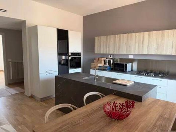 Appartamento con 6 locali in vendita in Viale Regina Margherita, Centro, Piombino