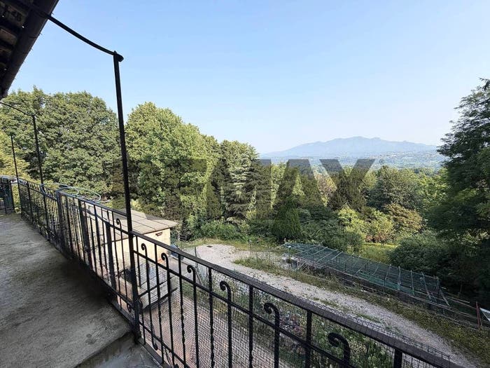 Appartamento trilocale in vendita in VIA MAZZINI, Buguggiate