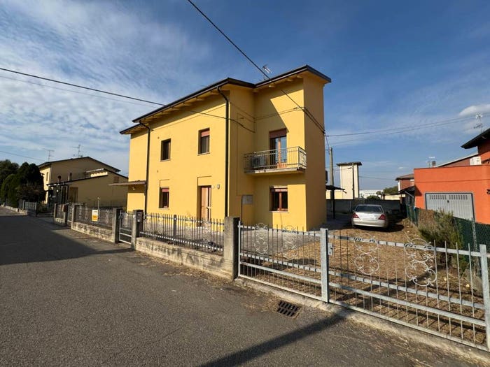 Appartamento con 5 locali in vendita in Via Giovanni Battista Vicini, Centro, Finale Emilia