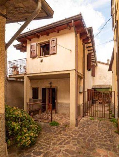 Casa quadrilocale in vendita in Centro, Frassinoro
