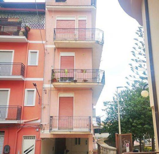 Appartamento con 5 locali in vendita in Via Francesco Purpura, Montelepre