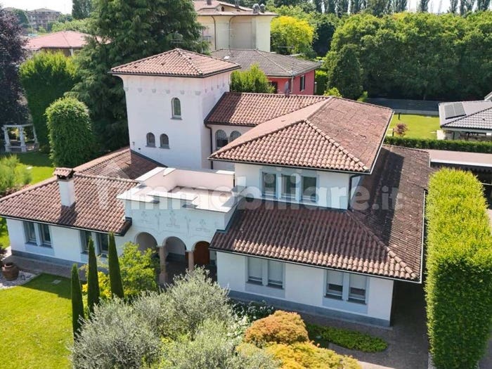 Casa con 6 locali in vendita in Viale Papa Giovanni XXIII, Centro, Caravaggio