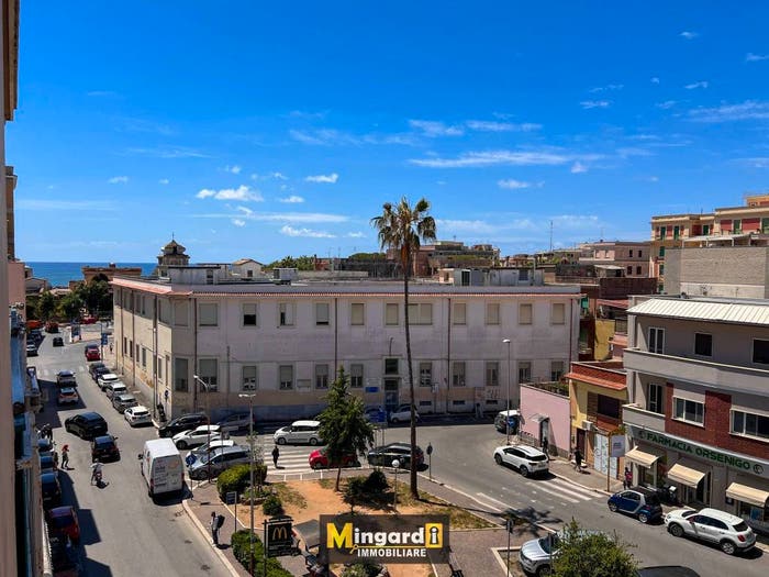 Appartamento quadrilocale in vendita in Via Camillo Benso di Cavour, Centro, Nettuno