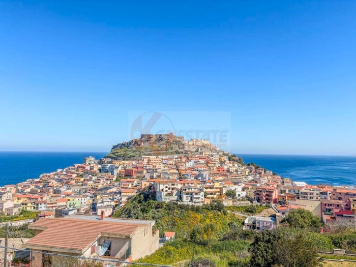 Casa trilocale in vendita in VIA ELEONORA D' ARBOREA, Centro, Castelsardo