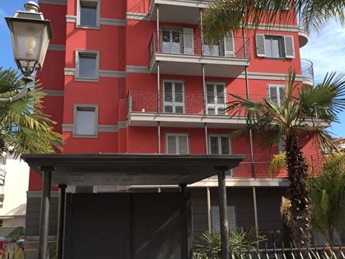 Appartamento trilocale in vendita in Via Regina Margherita, Centro, Bordighera