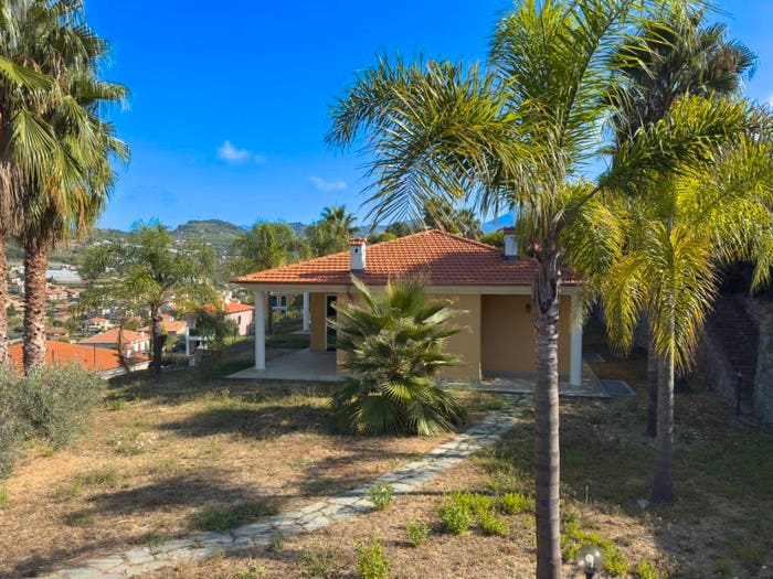 Casa con 5 locali in vendita in Zona Collinare, Bordighera