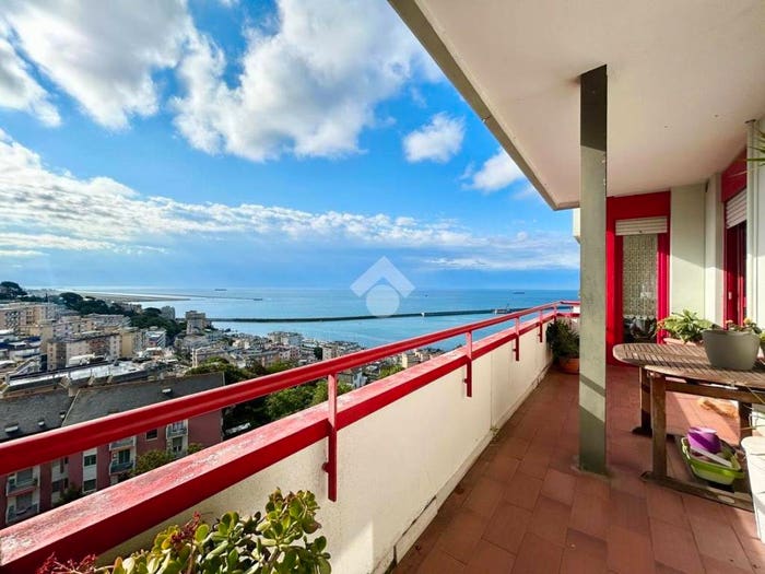 Appartamento trilocale in vendita in Via Giuseppe Ungaretti, Pegli, Genova
