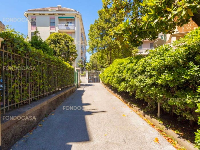 Appartamento con 6 locali in vendita in Via Montallegro, Albaro, Genova