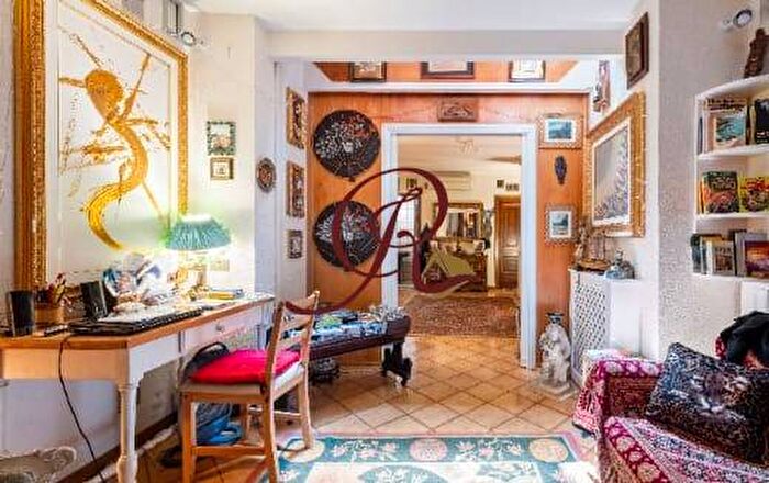 Appartamento con 5 locali in vendita in Via Goffredo Mameli, Trastevere, Roma