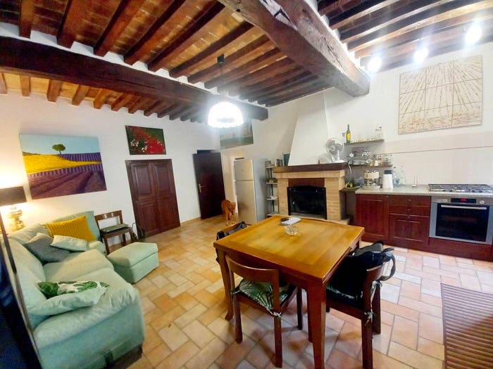 Casa con 6 locali in vendita in Viale Italia, Calestano