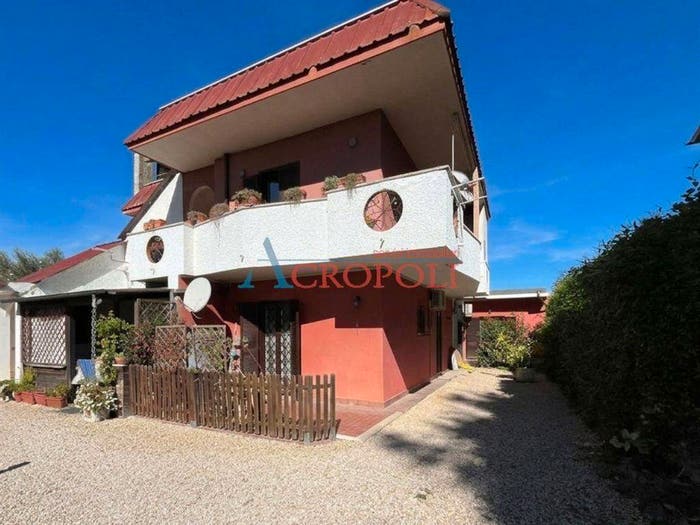 Appartamento trilocale in vendita in via della Torretta, Anguillara Sabazia
