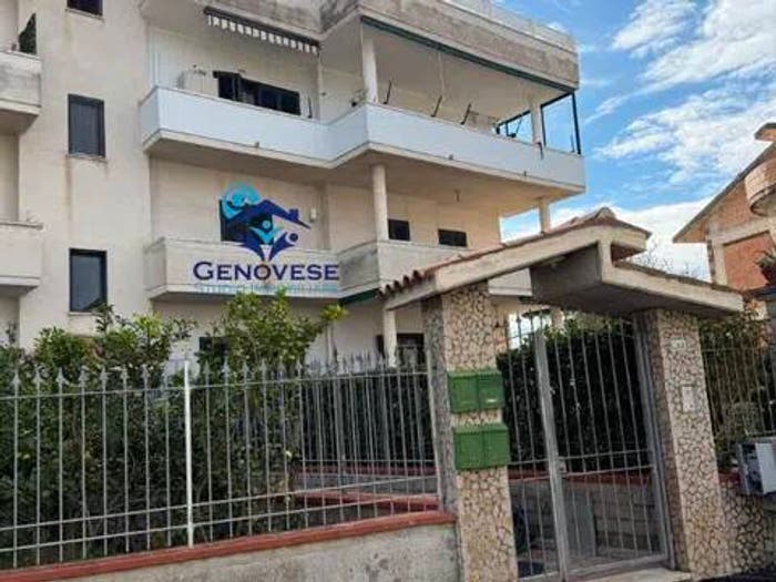 Appartamento con 6 locali in vendita in Viale Risorgimento, Cellole