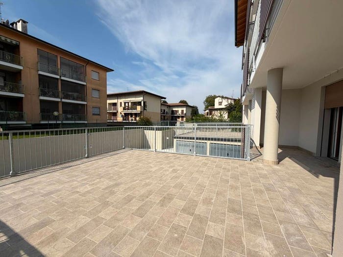 Appartamento trilocale in vendita in Via Guglielmo Marconi, Casorate Primo