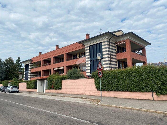 Appartamento quadrilocale in vendita in Via Santa Croce, Centro, Parabiago