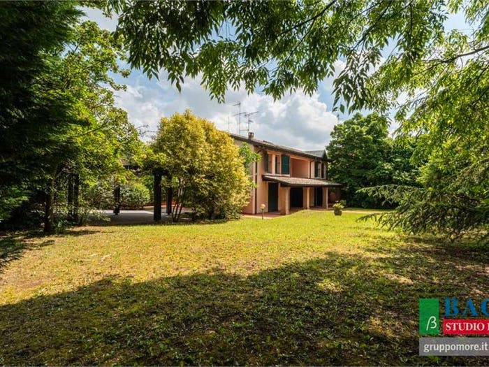 Casa con 6 locali in vendita in Via Castelnuovo Rangone, Formigine