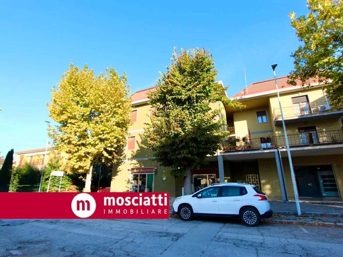 Appartamento con 6 locali in vendita in Via Manozzini, Centro, Matelica