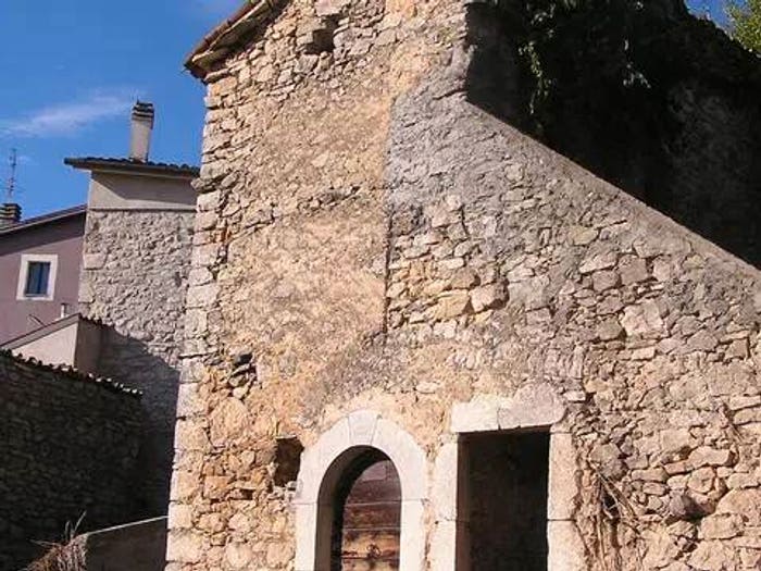 Casa con 6 locali in vendita in Montenero Val Cocchiara