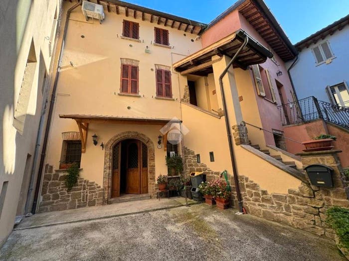 Casa con 6 locali in vendita in Via Umberto I, Centro, Cannara