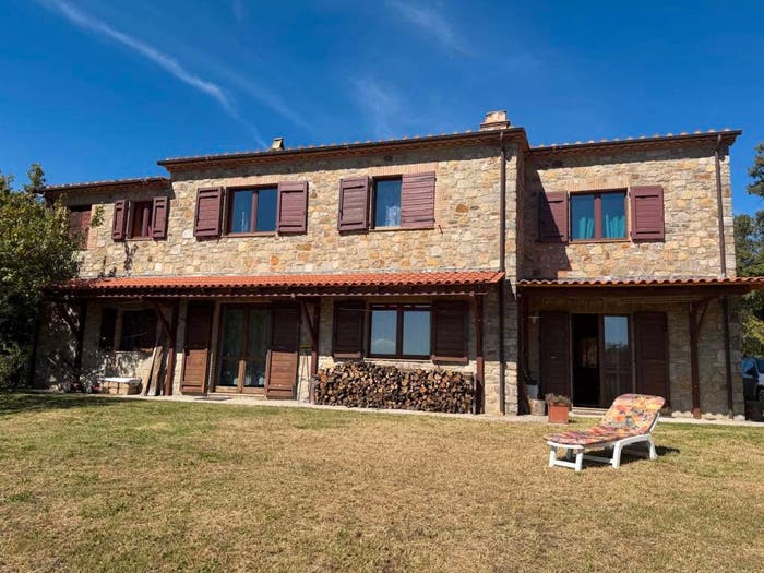 Casa con 6 locali in vendita in Casa Sparse la Tanina, Sorano