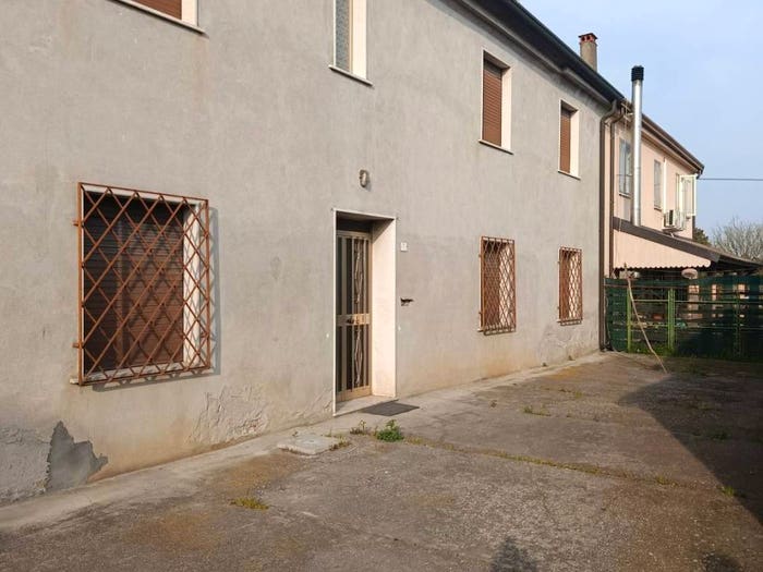 Casa con 6 locali in vendita in Roverchiara