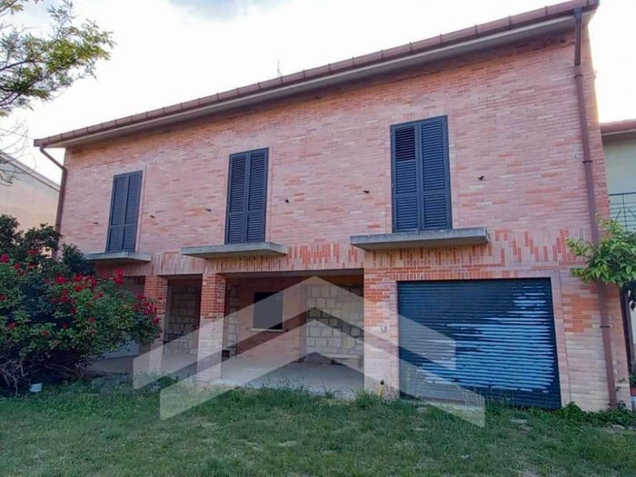 Casa con 6 locali in vendita in Via Alessandro Manzoni, Busso