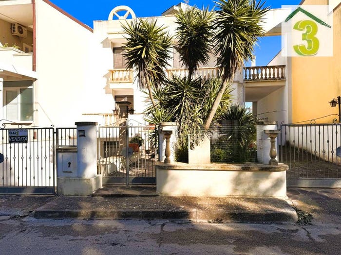 Casa con 6 locali in vendita in Via Vincenzo Bellini, Miggiano