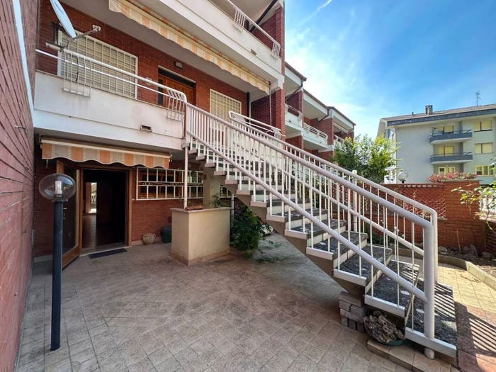 Casa con 6 locali in vendita in Via Aldo Moro, Popoli