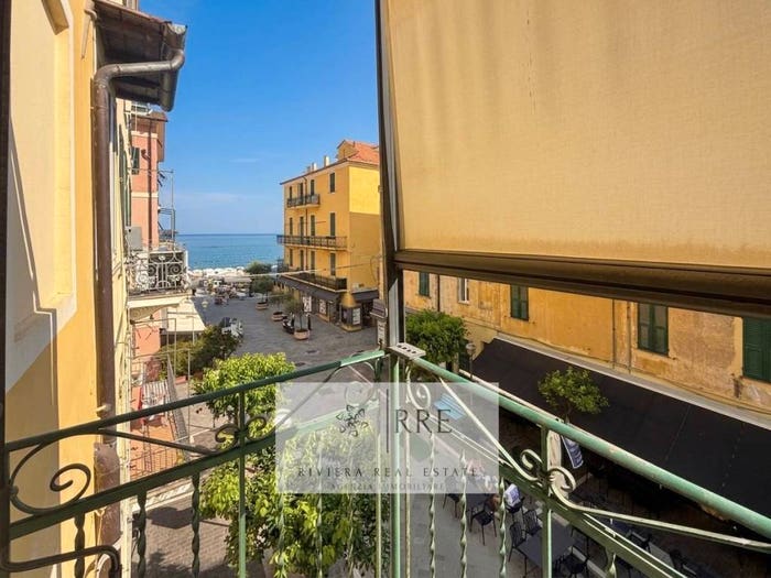 Appartamento bilocale in vendita in via Vittorio Veneto, Centro, Alassio