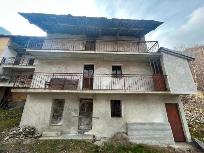 Casa trilocale in vendita in Località Comba, Chironio, Locana
