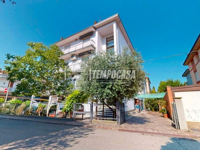 Casa con 6 locali in vendita in Via Bonaventura Lamberti, Ospedale, Carpi