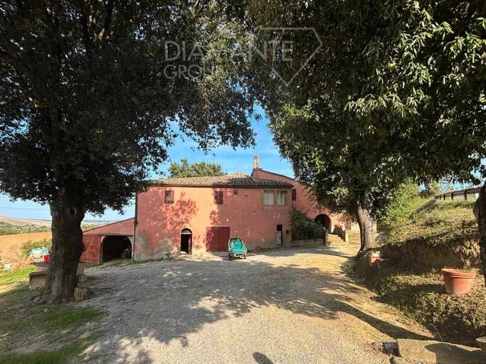 Casa con 6 locali in vendita in Montalcino