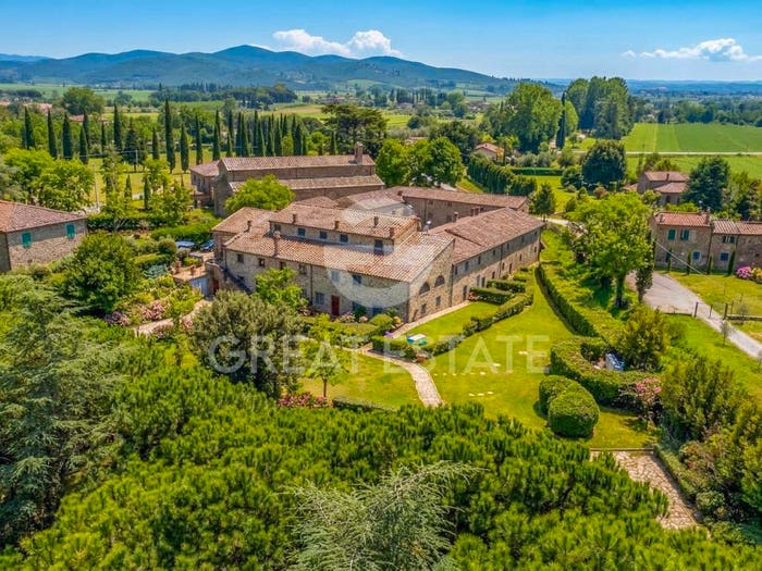 Appartamento con 6 locali in vendita in Località le Contesse, Cortona