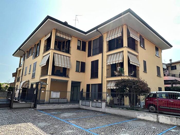 Appartamento quadrilocale in vendita in Via Nino Bixio, Centro, Sant'Angelo Lodigiano