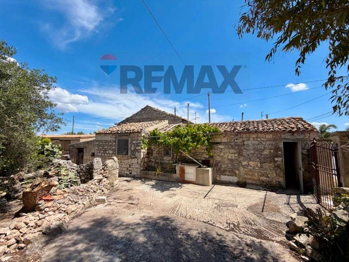Casa con 6 locali in vendita in Via Orazio Giorgio Pluchino, Fiumara, Modica