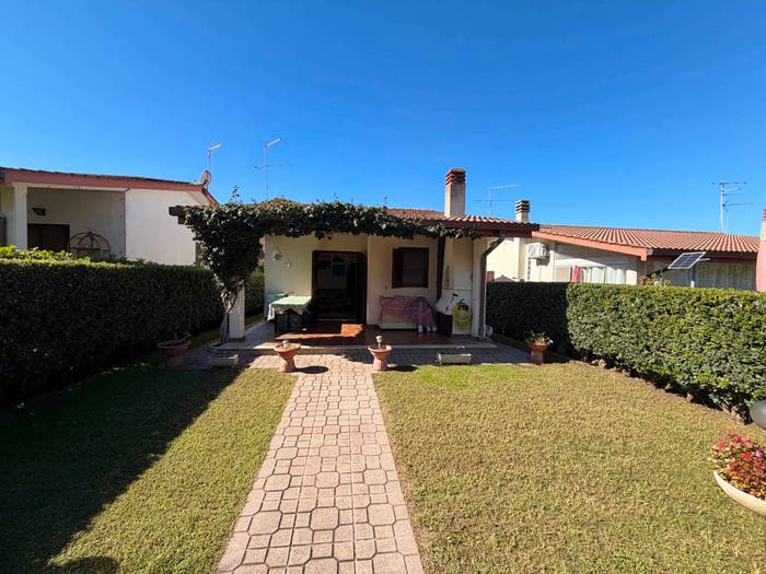 Casa trilocale in vendita in Viale Corona Australe, Colle Romito, Ardea