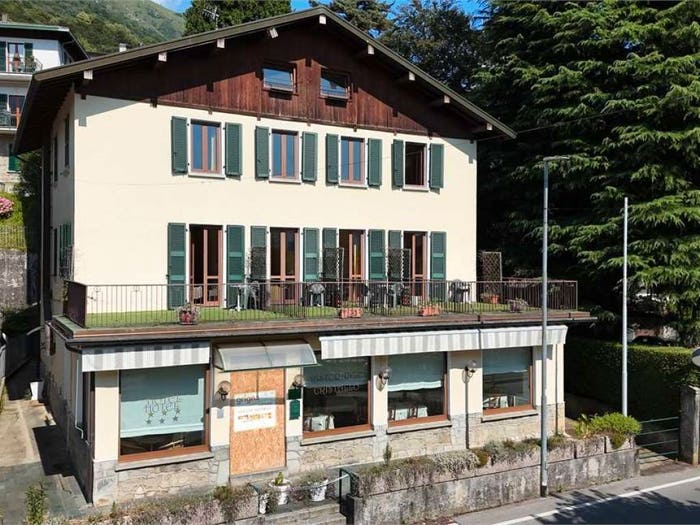 Casa con 6 locali in vendita in Via Roma, Centro, Barzio