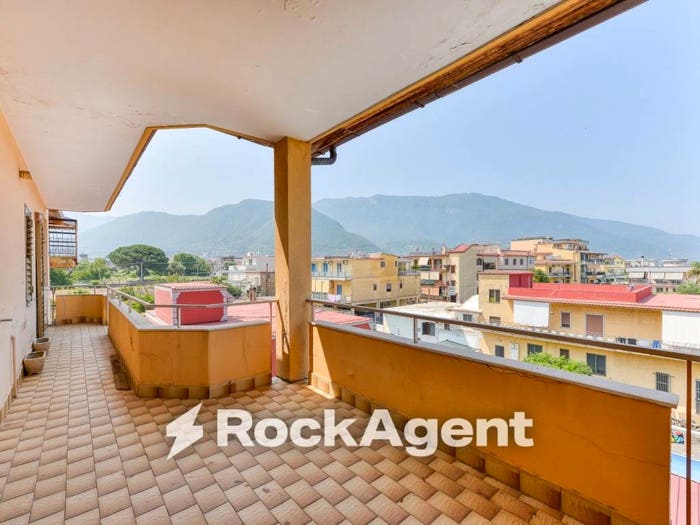Appartamento con 5 locali in vendita in Via Giosuè Carducci, Centro, Gragnano