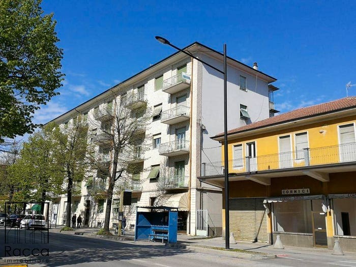 Appartamento quadrilocale in vendita in Viale Regina Elena, Centro, Fossano