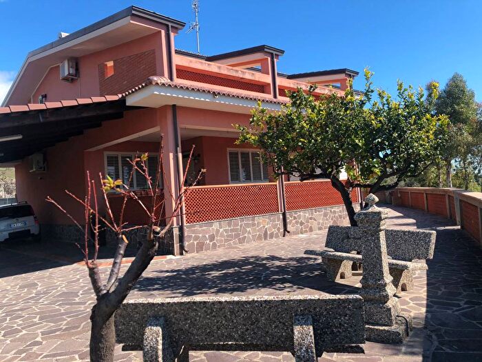 Casa con 6 locali in vendita in Contrada Calcinara, Roccella Ionica