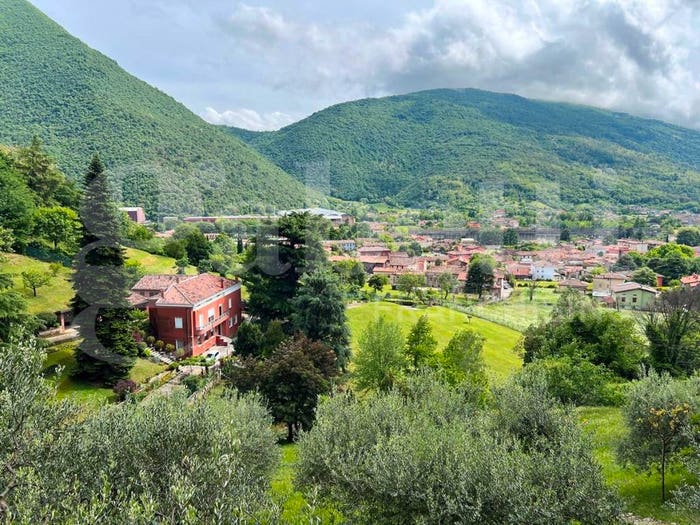 Casa con 6 locali in vendita in via Montecchio, Nave