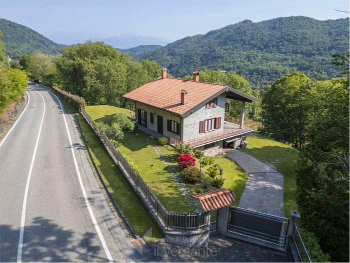 Casa con 6 locali in vendita in via alto vergante, Massino Visconti