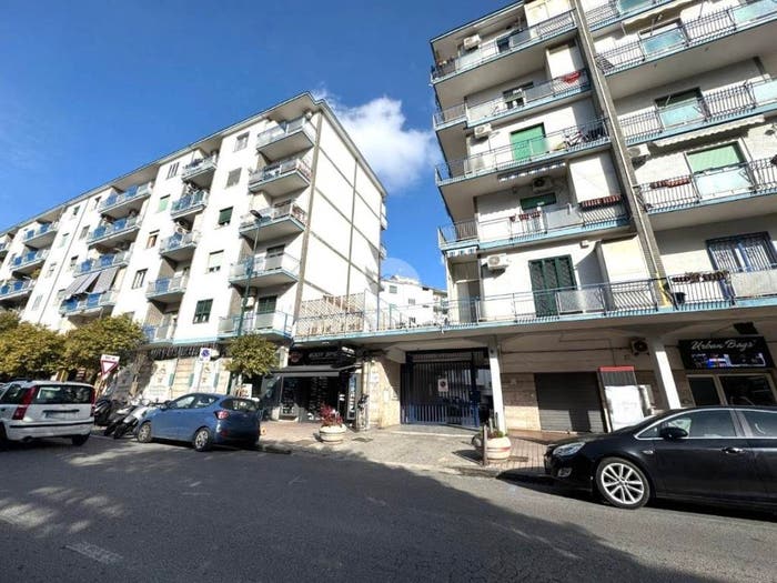 Appartamento trilocale in vendita in Via Dell'Epomeo, Soccavo, Napoli