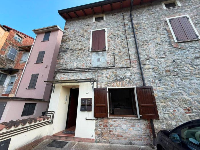 Appartamento bilocale in vendita in Via Nando Pesci, Medesano