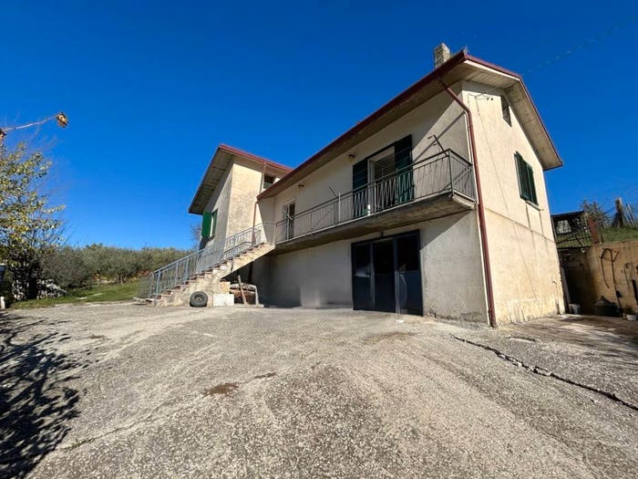 Casa con 6 locali in vendita in SP, Luogosano