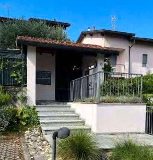 Appartamento quadrilocale in vendita in Via Guglielmo Marconi, Centro, Costa Masnaga