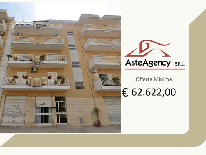 Appartamento quadrilocale in vendita in Via sergente salvatore prudente, Centro, Canosa di Puglia