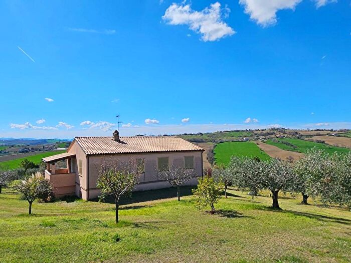 Casa con 6 locali in vendita in Strada Provinciale Mondaviese, Terre Roveresche